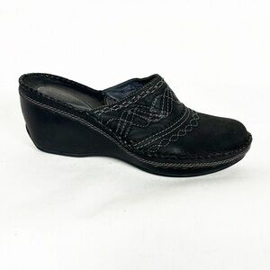 Clarks Artisan Collection Embroidered Clog Slip On Loafers